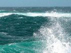 photo de vagues dans la mer