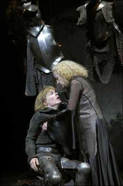 sc&egrave;ne du th&eacute;&acirc;tre de La petite dans la for&ecirc;t profonde, de Philippe Minyana d'apr&egrave;s Ovide