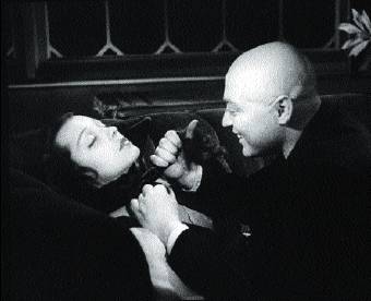 Frances Drake et Peter Lorre dans Mad Love (Les Mains d’Orlac) de Karl Freund (1935)