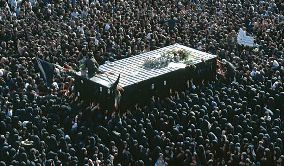 Funérailles de l’ayatollah Khomeyni. Photo DR. • 