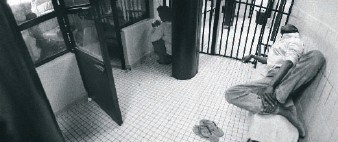 Local de r&eacute;tention de Choisy-le-Roi. &copy; Delaporte David / Cimade